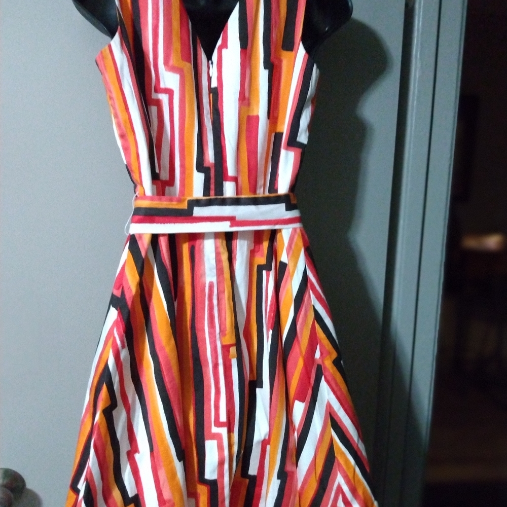 Dress - Picture 8 of 8